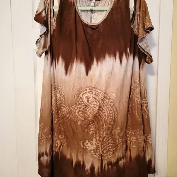 #225 American Curvy Brown Tye Dyed Cold shoulder tunic top.Sze. 5X - Picture 2 of 4